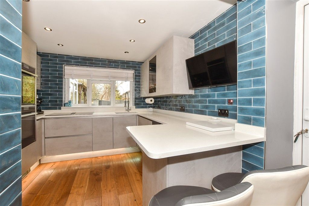 Property photo 2 of 14 Kitchen