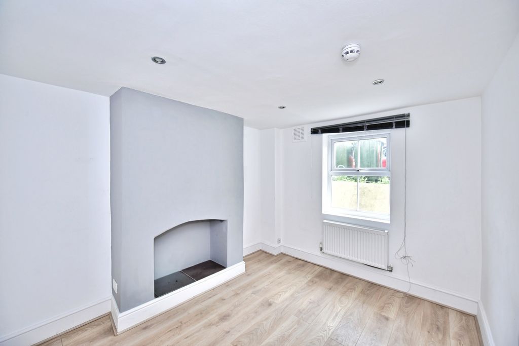 Property photo 2 of 20 Pbox-Img.Jpg