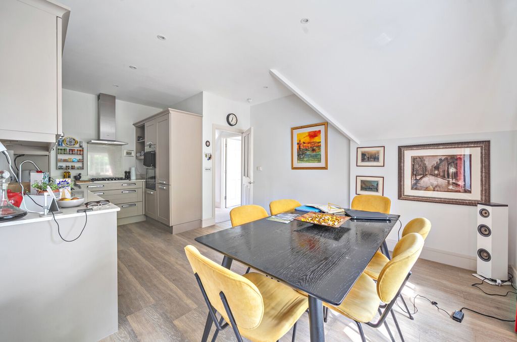 Property photo 2 of 11 1348924-7-68c2Bd1...