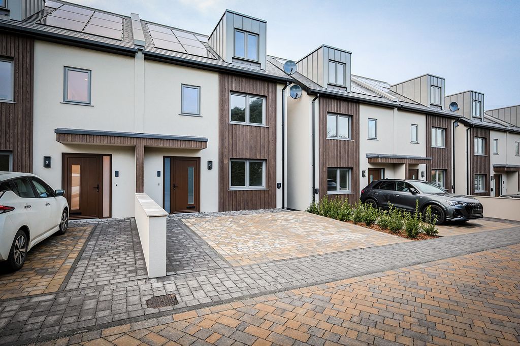 Property photo 1 of 20 Photo 0