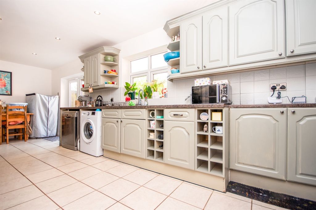 Property photo 3 of 13