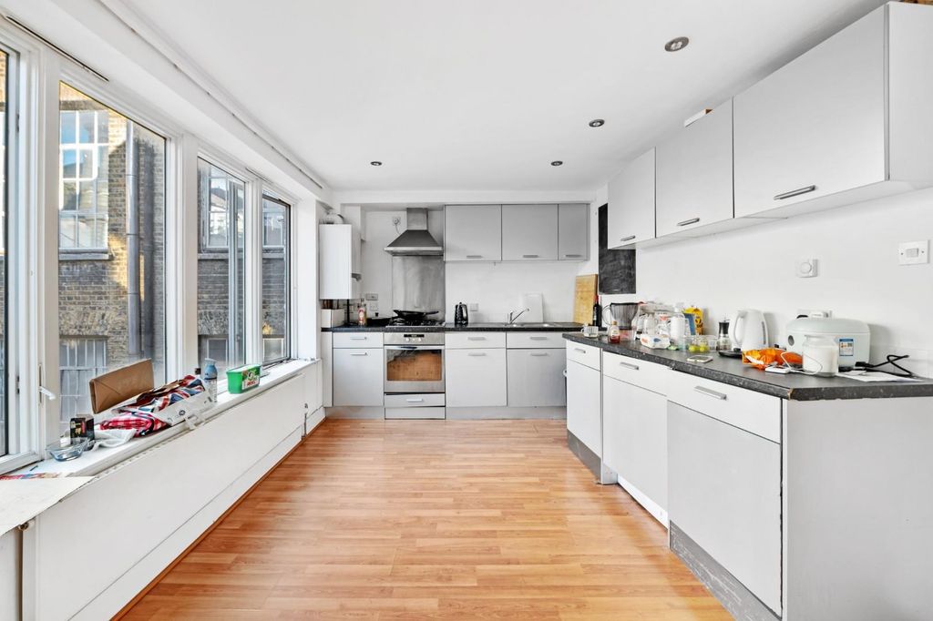 Property photo 1 of 9 Kitchen