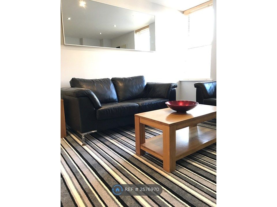 Property photo 3 of 10 Lounge