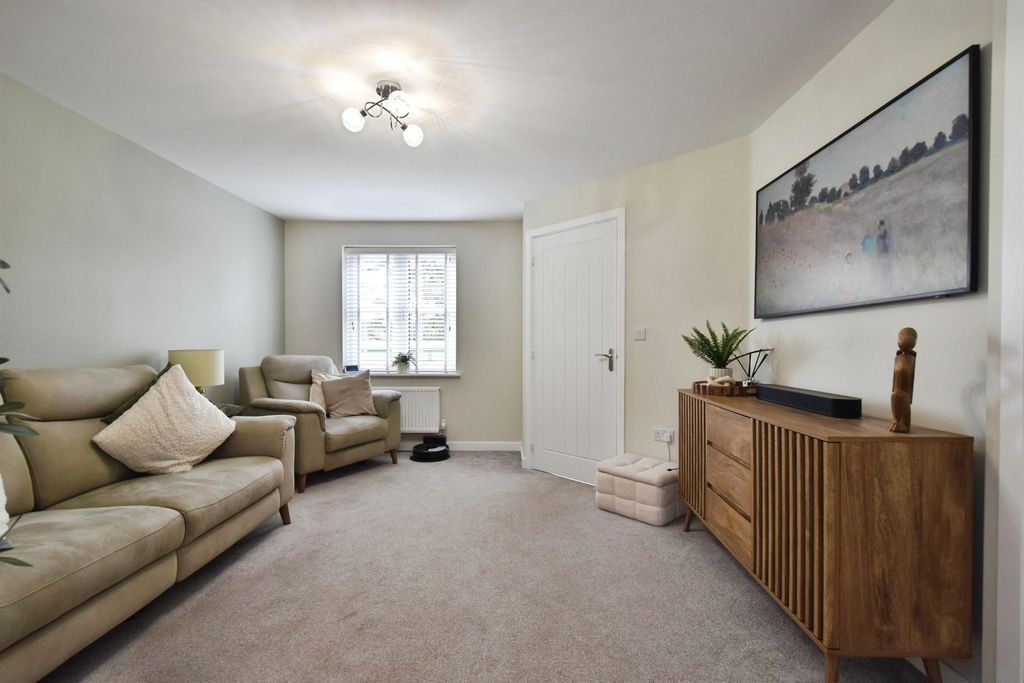Property photo 3 of 33