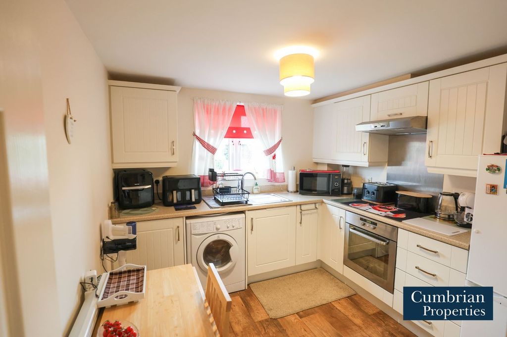 Property photo 2 of 13 Dining Kitchen