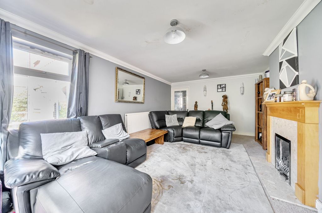 Property photo 2 of 22