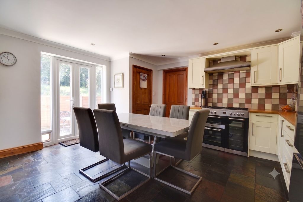 Property photo 3 of 14 Kitchen