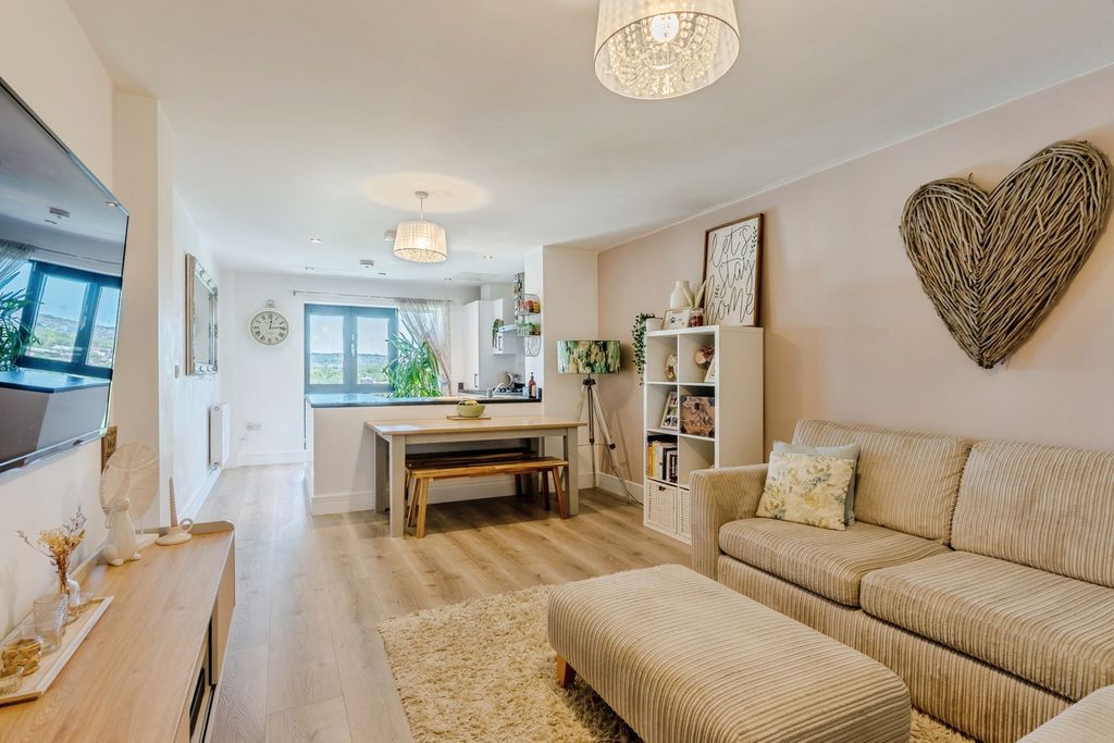 Property photo 2 of 31 Pbox-Img.Jpg