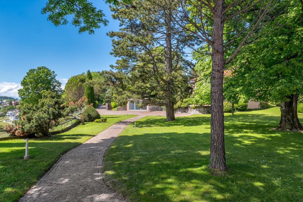Property photo 3 of 17 Image
