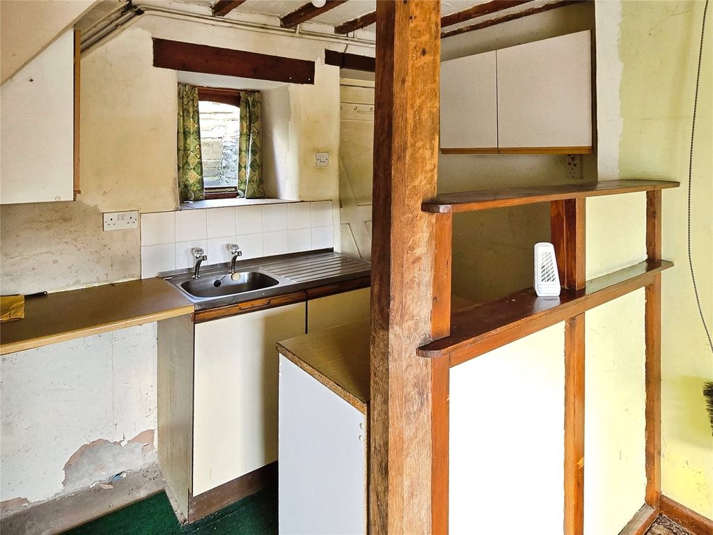 Property photo 3 of 12 Kitchen