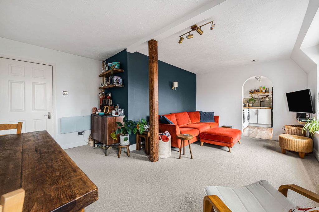 Property photo 3 of 28