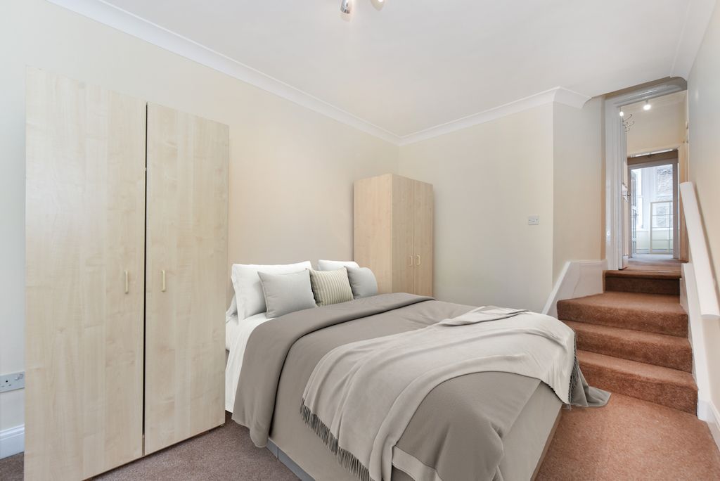 Property photo 1 of 8 Photo 6