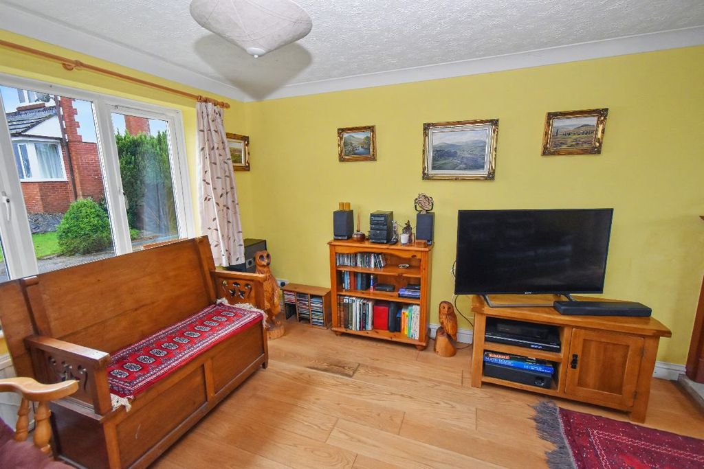 Property photo 3 of 20