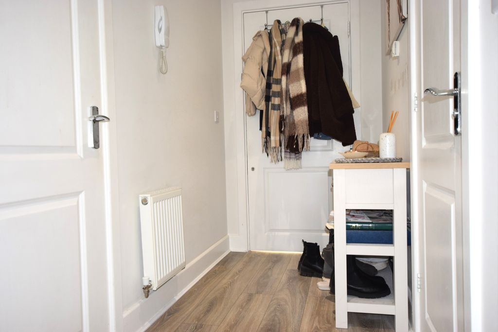 Property photo 2 of 10 Entrance