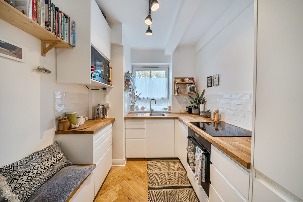 Property photo 3 of 20 Kitchen