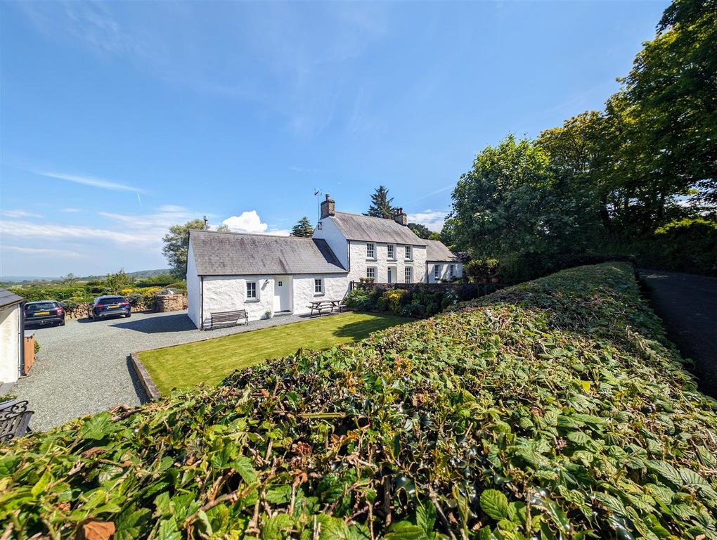 Property photo 3 of 87