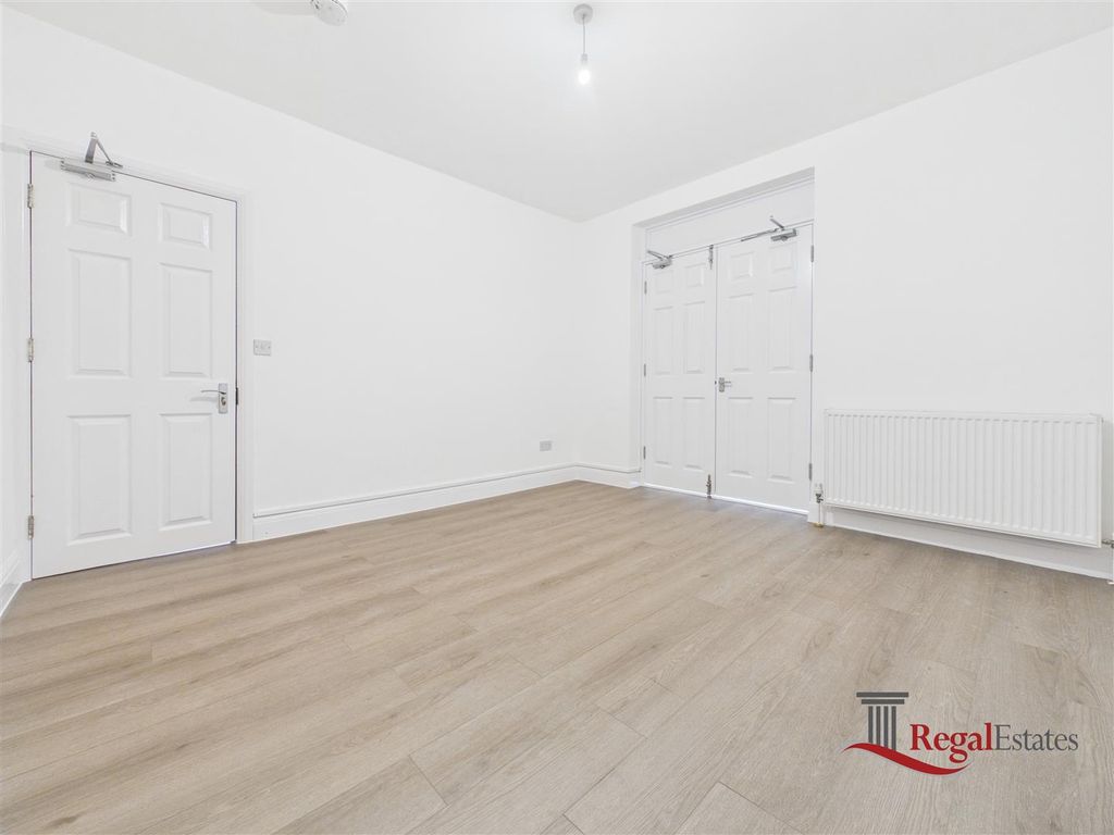 Property photo 3 of 22 Cam02489G0-Pr0286-Still011.Jpg