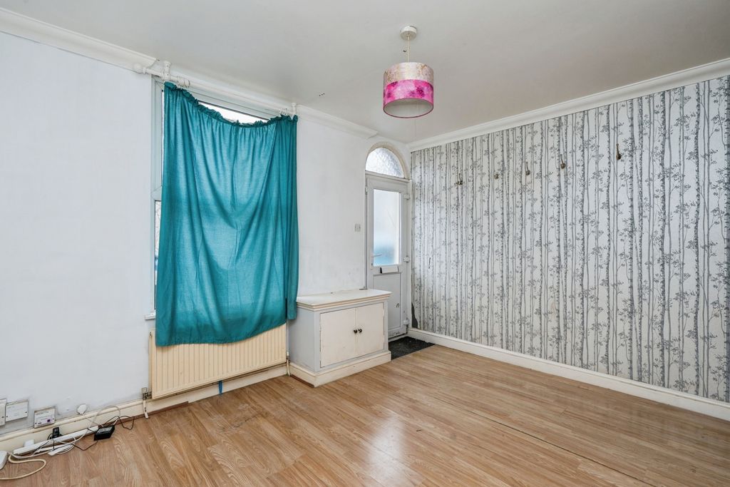 Property photo 2 of 17 Photo