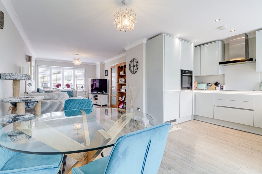 Property photo 3 of 17 Kitchen/Dining
