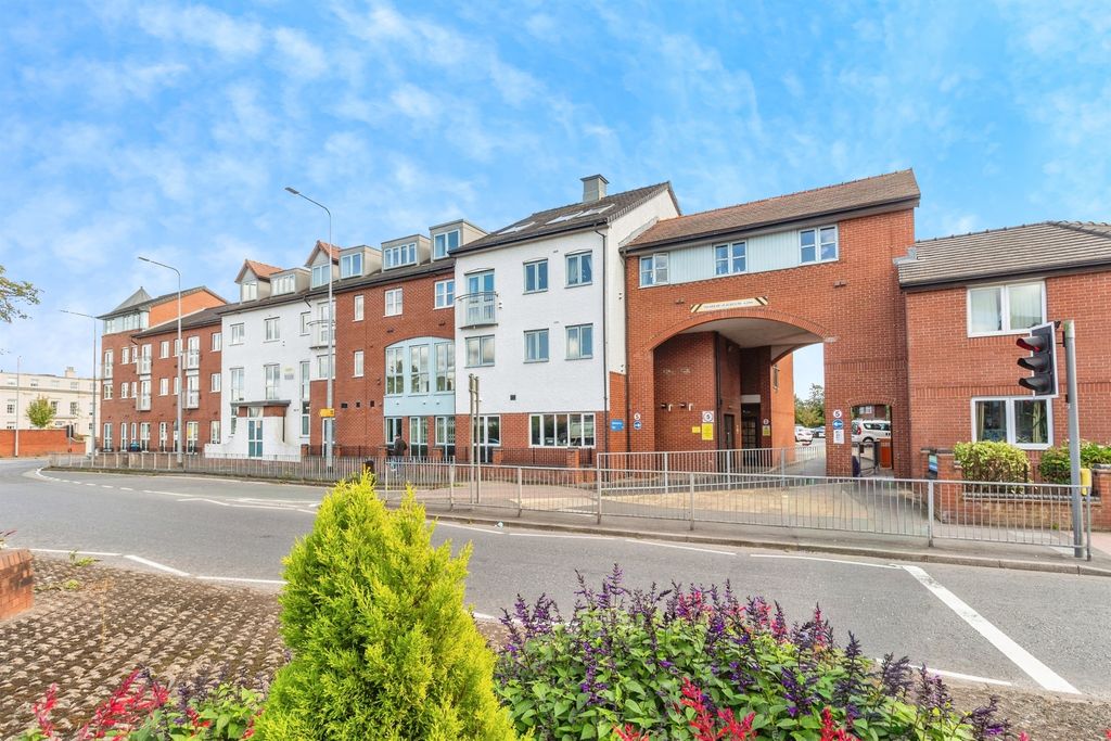 Property photo 1 of 17