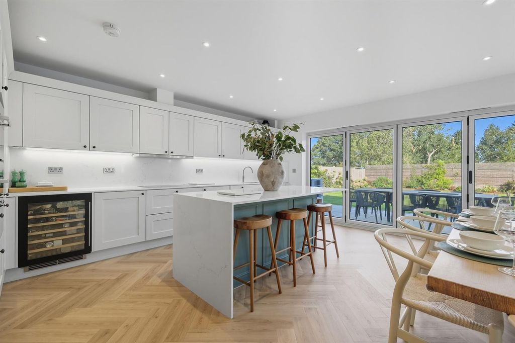 Property photo 2 of 40 Theydon Meadows