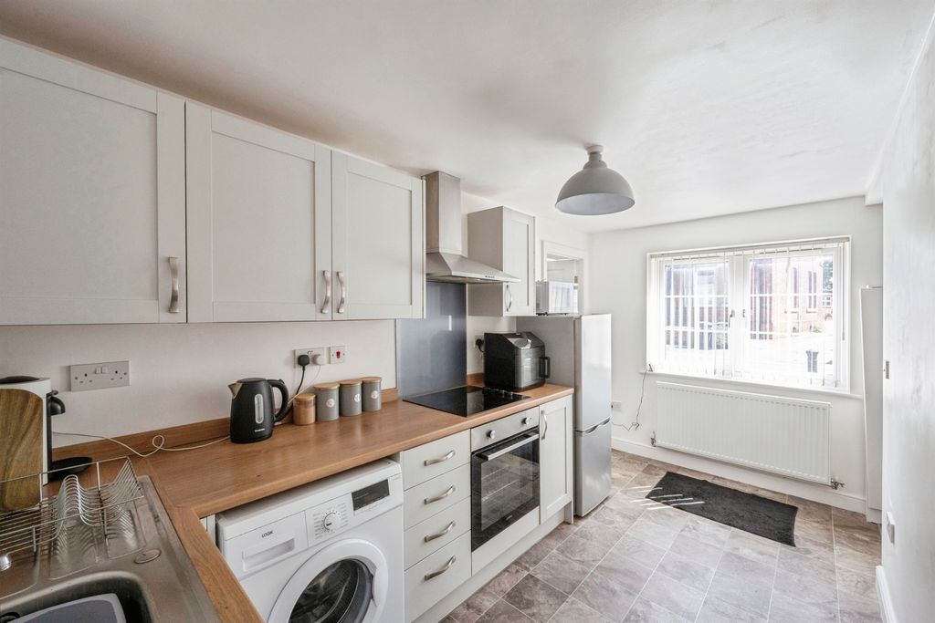 Property photo 2 of 13