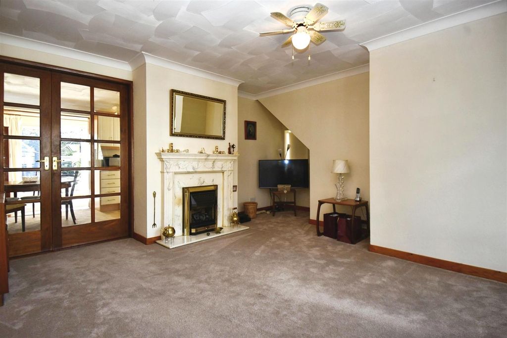 Property photo 2 of 25 Lounge