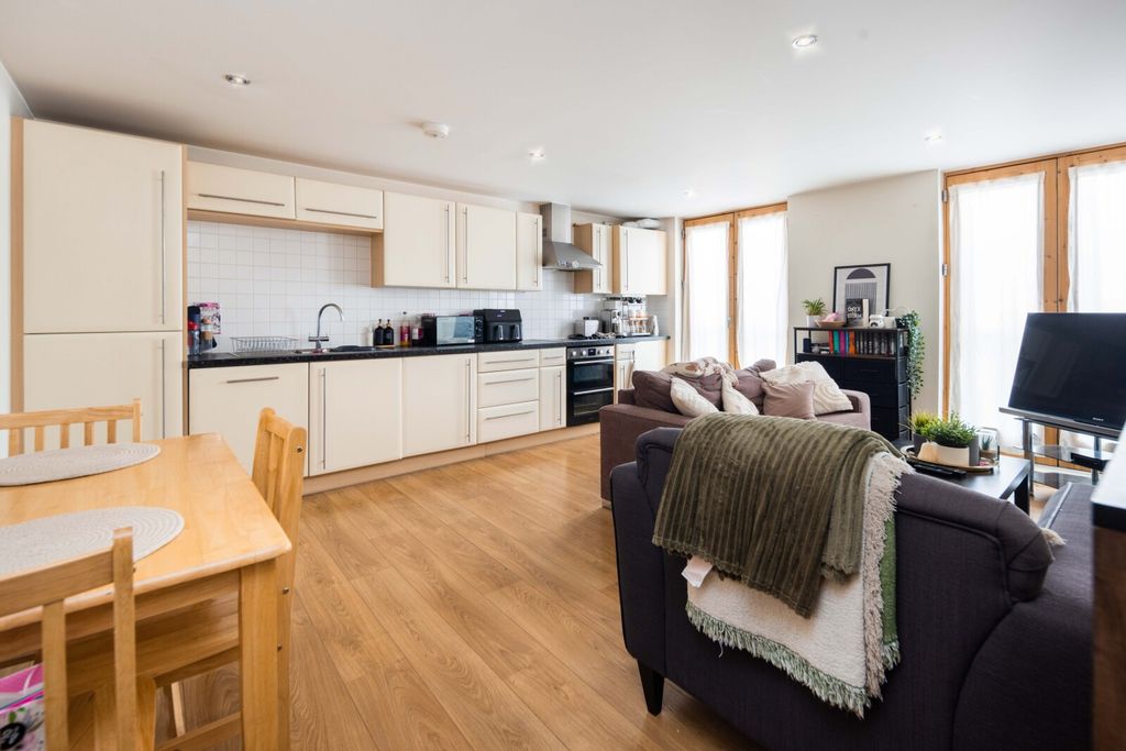 Property photo 2 of 14 Reception/Kitchen