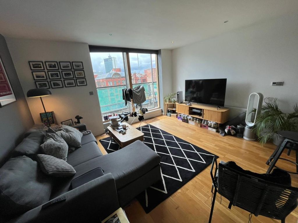 Property photo 1 of 10 Lounge