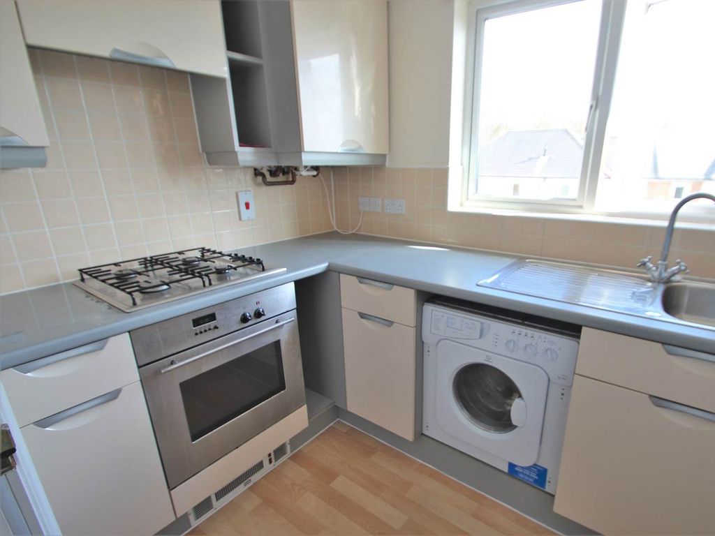 Property photo 2 of 10 Kitchen