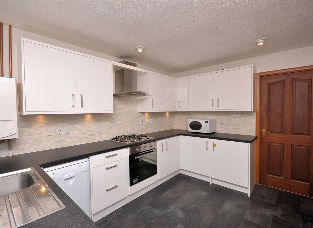 Property photo 3 of 5 Kitchen