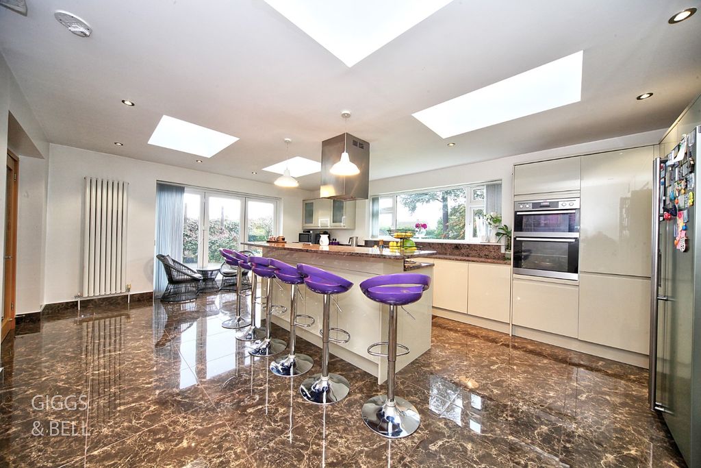 Additional image 10 of 4 bed detached house for saleOld Bedford Road, Luton, Bedfordshire LU2