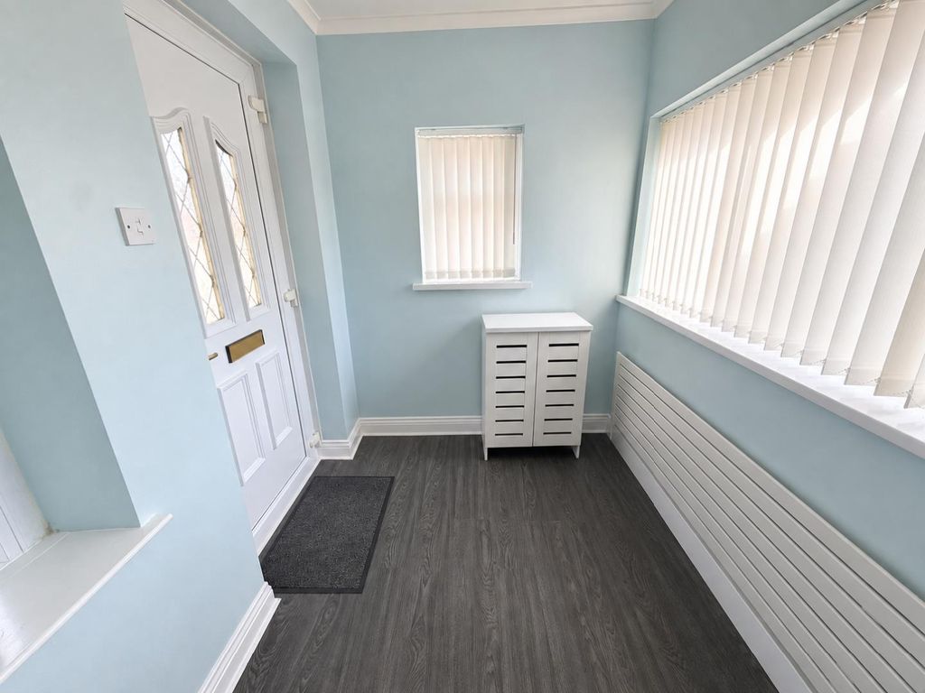 Property photo 2 of 10 Entrance Porch