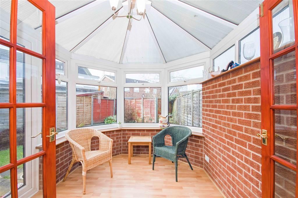 Property photo 2 of 9 Conservatory