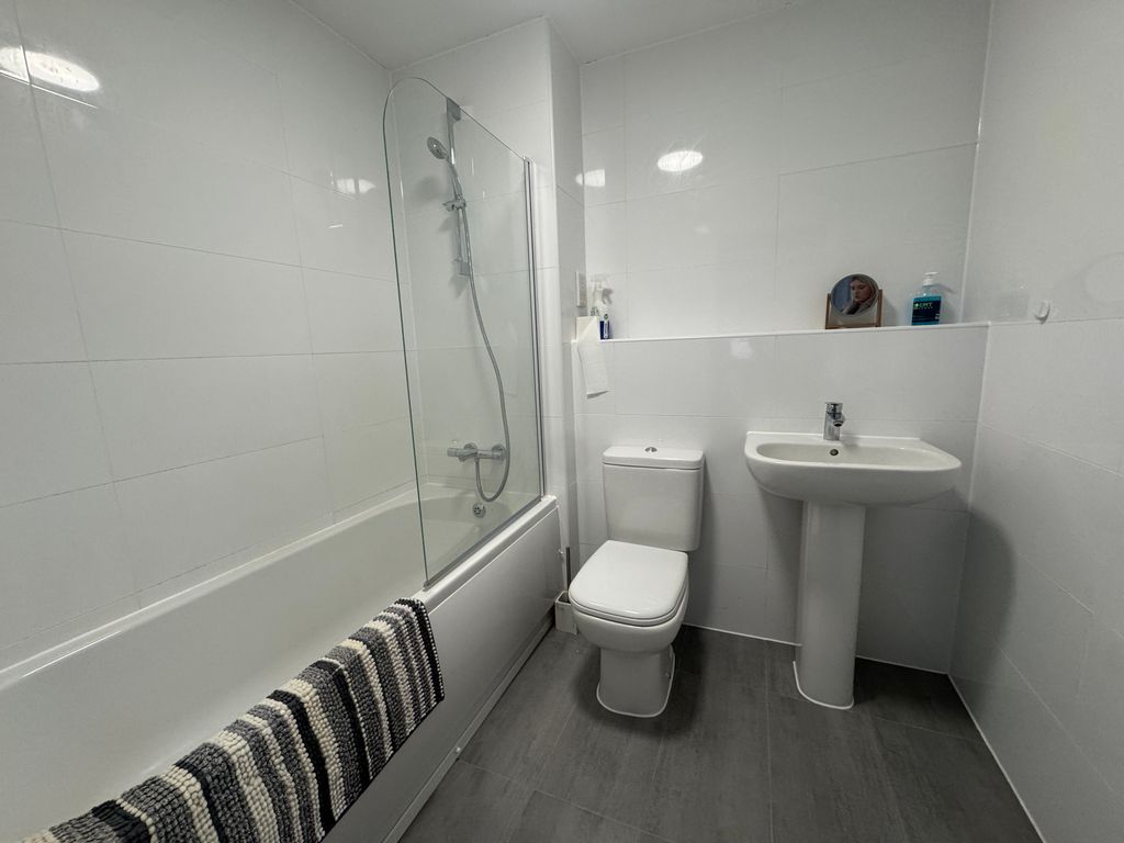 Property photo 3 of 5 Bathroom