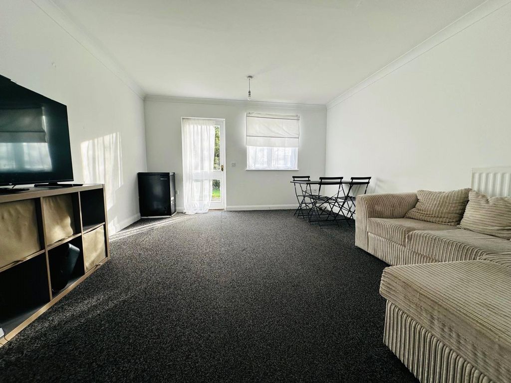 Property photo 2 of 12 Picture 2