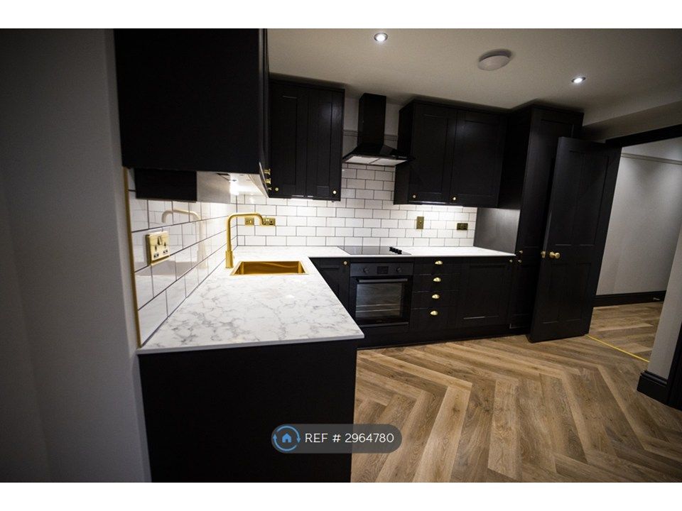 Property photo 3 of 17 Kitchen / Living
