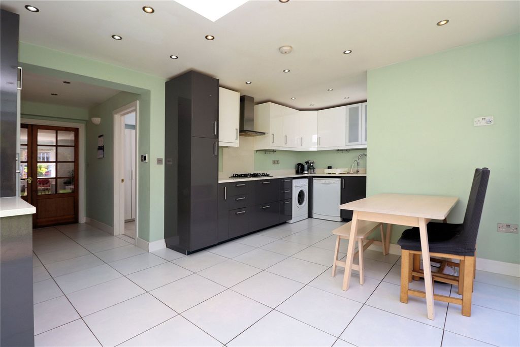 Property photo 2 of 16 Picture No. 21