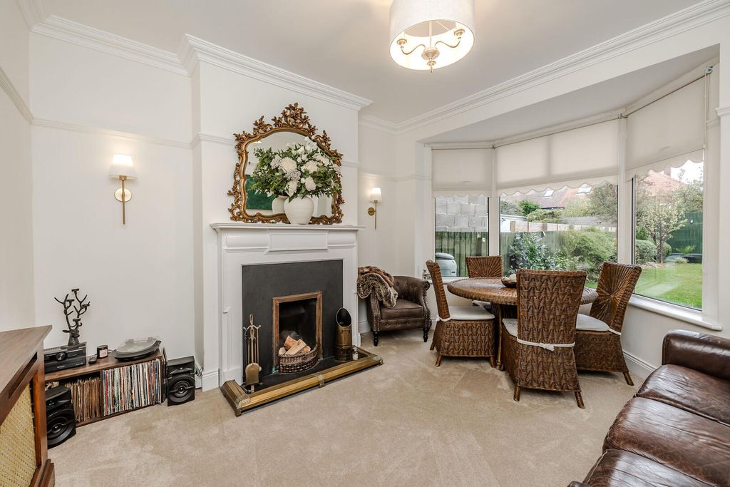 Property photo 2 of 31 Dining Room