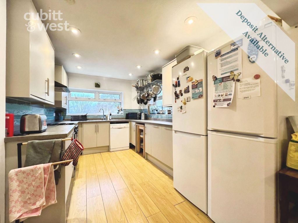 Property photo 2 of 10 Kitchen