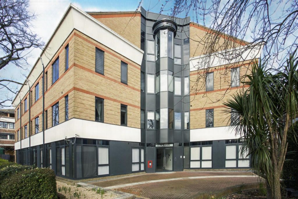 Property photo 1 of 10 52E22533-7F8c-4Bea-9