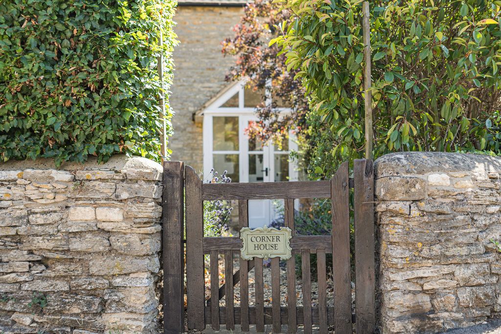 Property photo 2 of 22