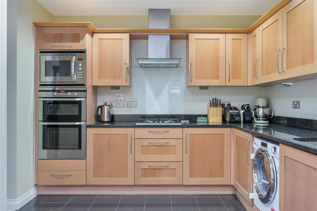 Property photo 3 of 30 Long Orchards (21).Jpg