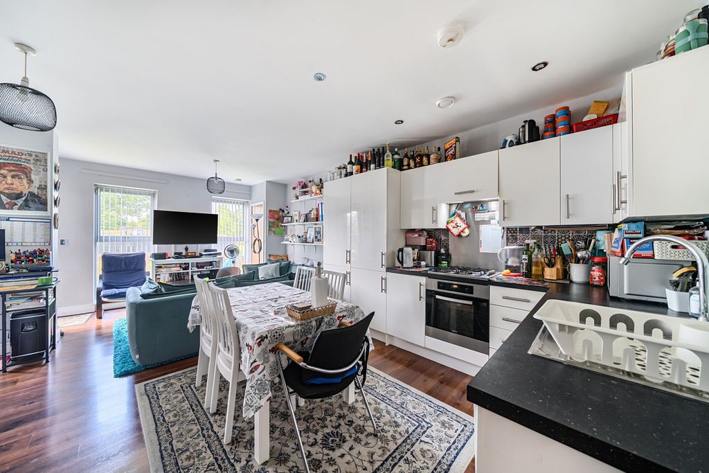 Property photo 2 of 20 1347626-9-68B6B29...