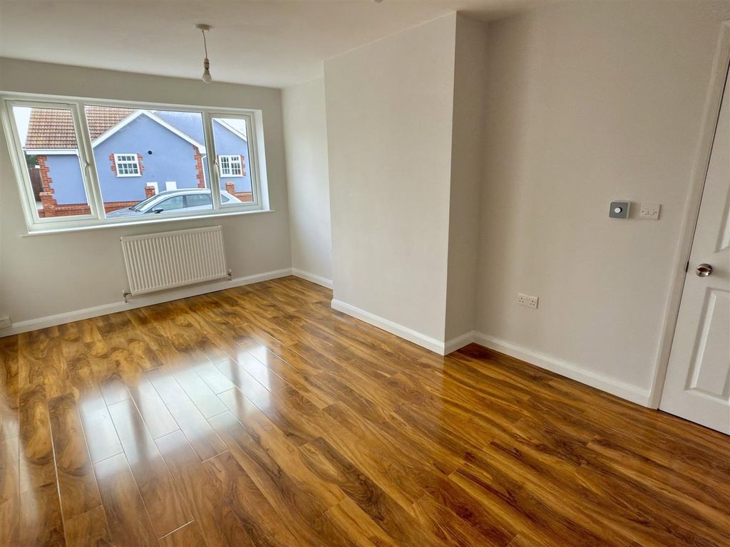 Property photo 3 of 10 Lounge.Jpg