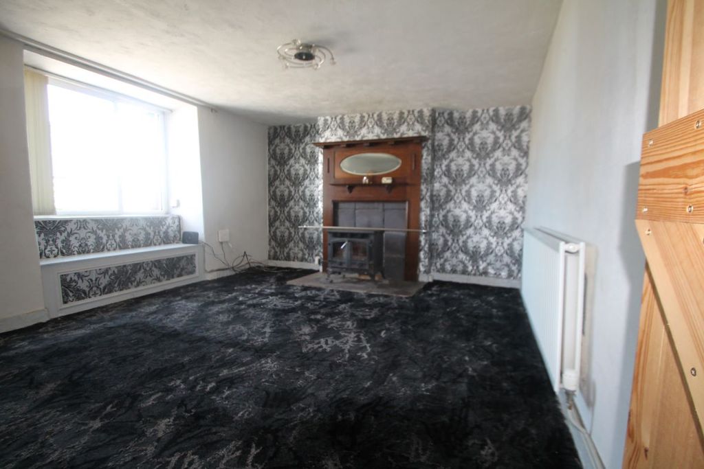 Property photo 2 of 39