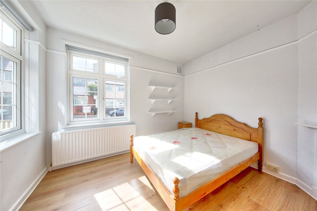 Property photo 3 of 12 Picture No. 11