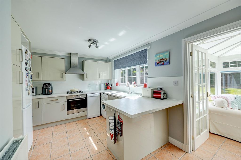 Property photo 2 of 20 Kitchen