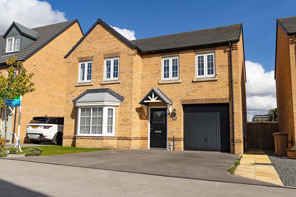 Property photo 1 of 12 5 Jones Grove.Jpg