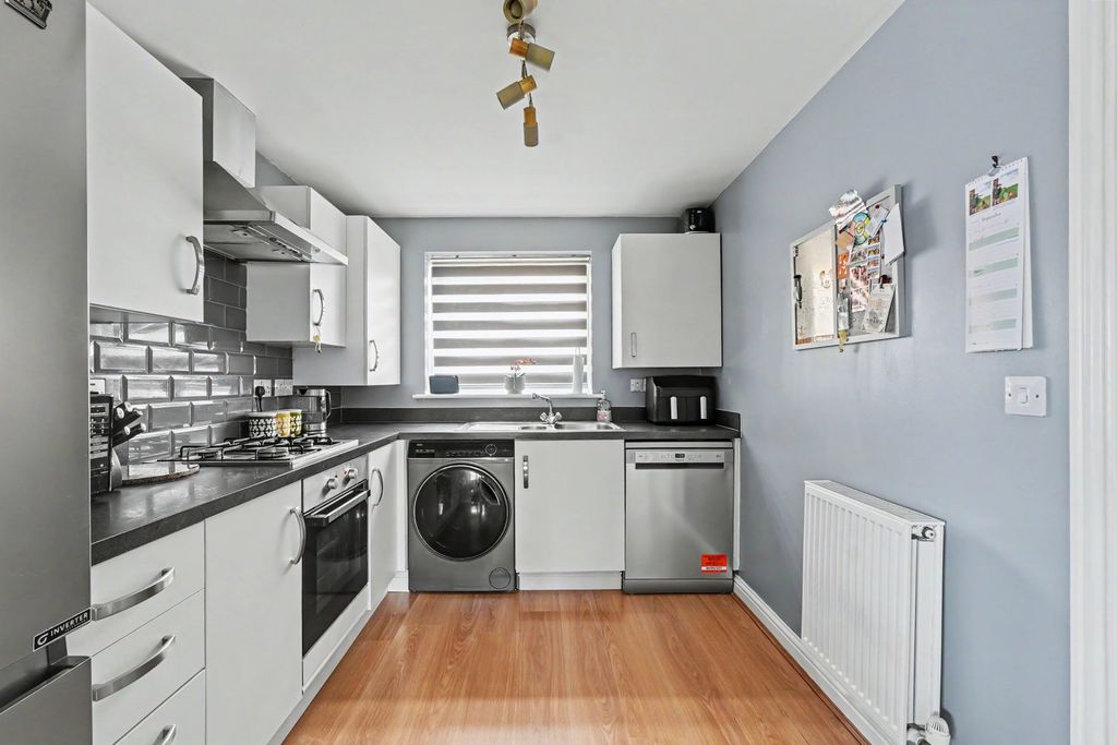 Property photo 2 of 25